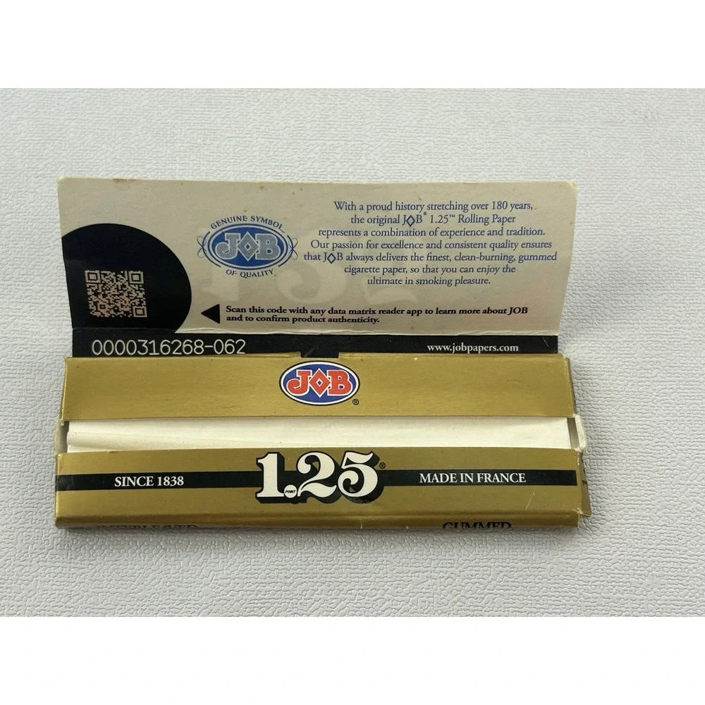 JOB 1.25 Rolling Papers Gold 24 Leaves Made in France Open Partial Pack